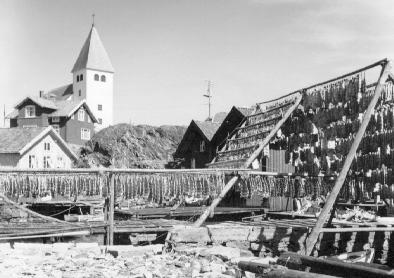 Skärhamn med långa upphängd för torkning 1955